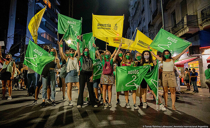Activistes d'Amnistia Internacional Argentina es manifesten per a exigir el dret legal a l'avortament