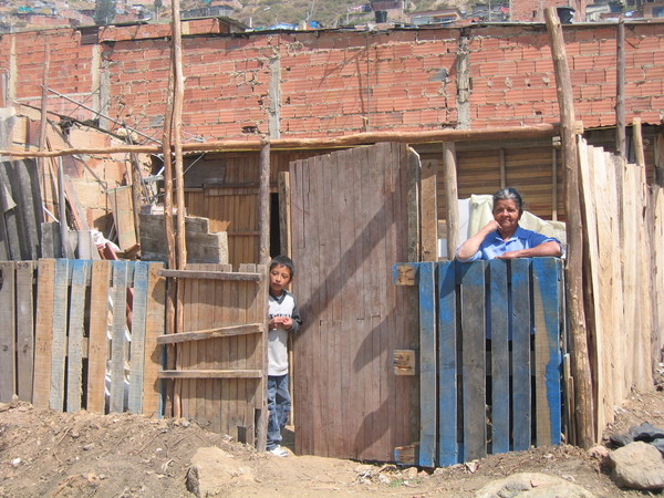 Llars de desplaçats interns al barri d'Alt Cazucá, Bogotà, febrer de 2007. El barri, que alberga un alt percentatge de persones desplaçades de...