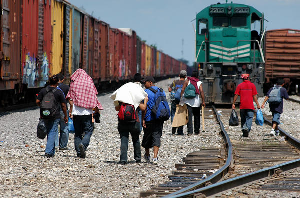 Línia ferroviària de Tierra Blanca, Veracruz, Mèxic. Migrants centremericans esperen la sortida del tren cap al nord