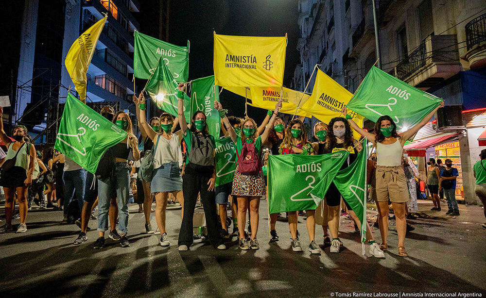 Activistes d'Amnistia Internacional Argentina es manifesten per a exigir el dret legal a l'avortament