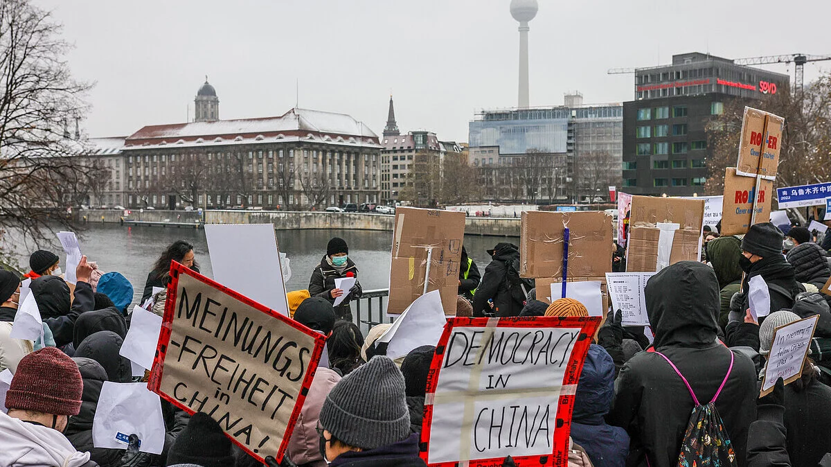 Manifestació davant l'ambaixada xinesa a Alemanya