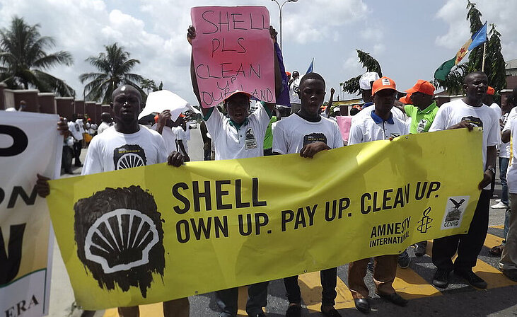 A Port Harcourt (Nigèria), activistes, organitzacions associades i Amnistia Internacional van demanar a Shell que pagués i netegés el Delta del...
